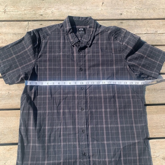 Oakley Men's Plaid Short Sleeve Button-Up Shirt - Black & Gray - Size Large - Picture 4 of 6